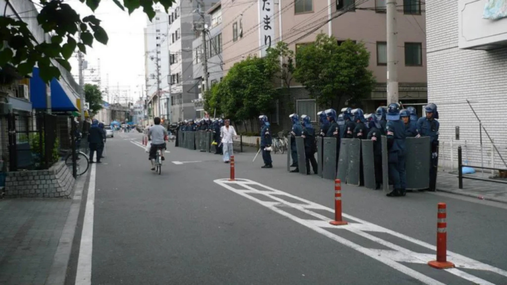 No Japão, pobres vivem em “favelas” que surpreendem com infraestrutura superior à de muitas cidades do mundo