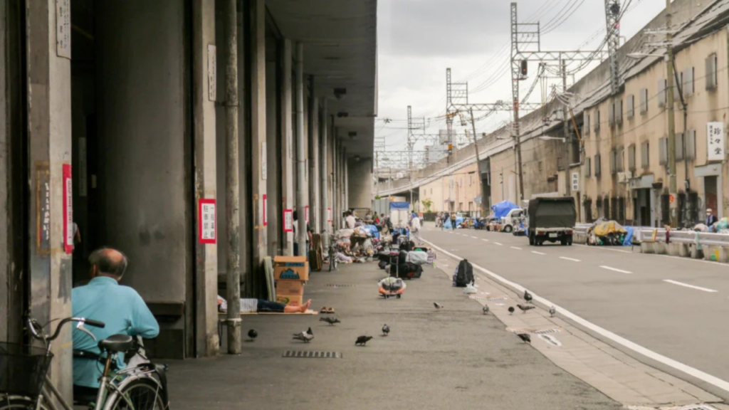 No Japão, pobres vivem em “favelas” que surpreendem com infraestrutura superior à de muitas cidades do mundo