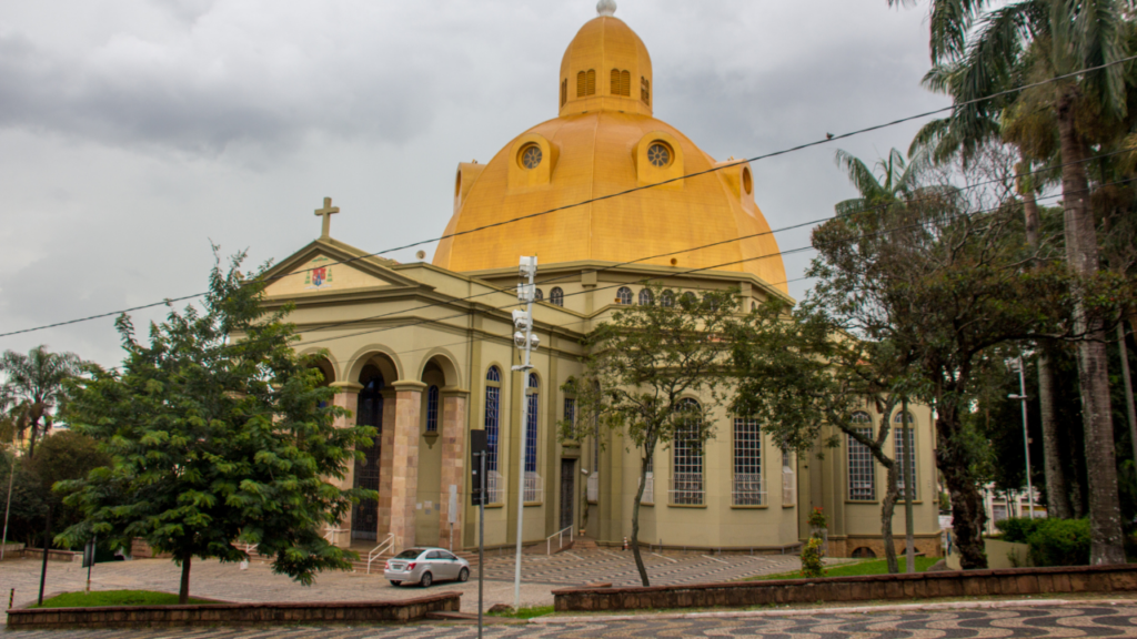 Um doutor para cada 100 moradores: cidade do interior lidera ranking na América Latina e se tornou modelo em saúde e tecnologia