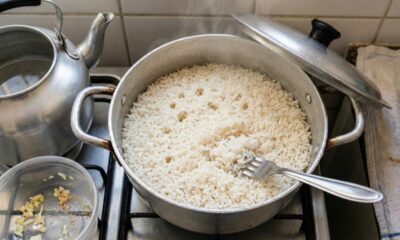O segredo por trás do arroz branco soltinho dos restaurantes que quase ninguém coloca em prática