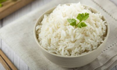 O segredo por trás do arroz branco soltinho dos restaurantes que quase ninguém coloca em prática