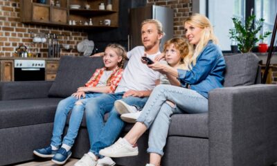 Programas de TV antigos que reuniam a família inteira na sala e transformavam a noite em tradição