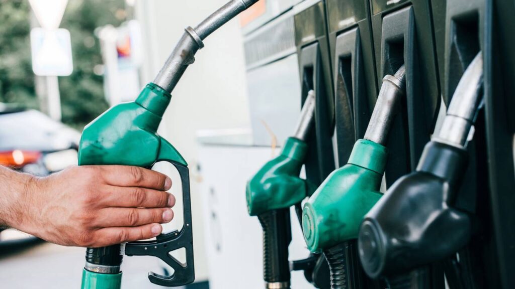 Gasolina comum ou aditivada? O detalhe ignorado que pode aumentar consumo e sujeira no motor