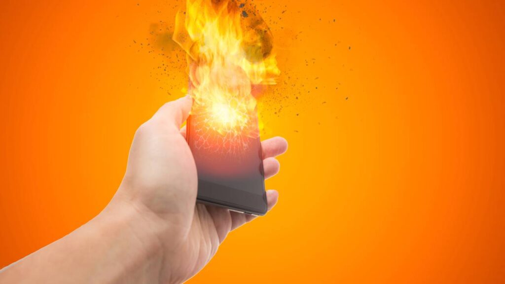 Por que celulares esquentam tanto no uso diário e o que fazer para evitar
