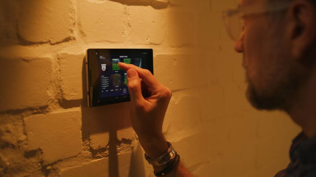 Vale a pena investir em uma central de automação residencial para integrar funções da casa