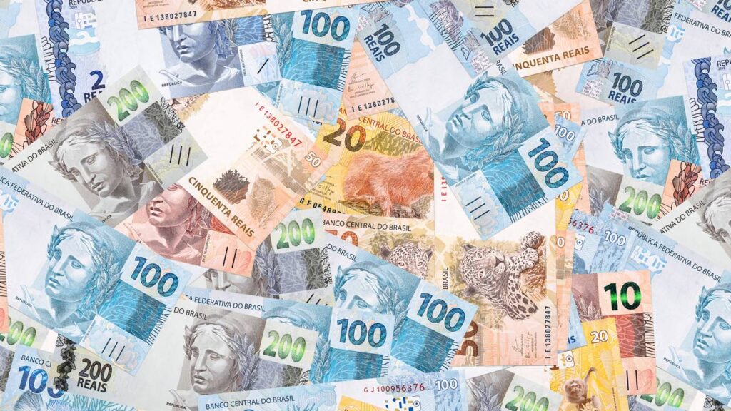 Como economizar 10 mil reais rápido sem precisar mudar toda sua rotina