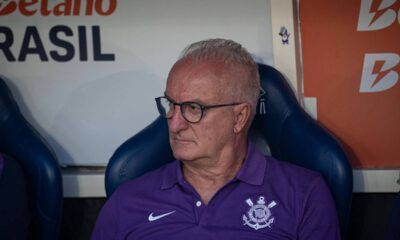 Dorival se diz satisfeito com atuação do Corinthians em derrota e lamenta