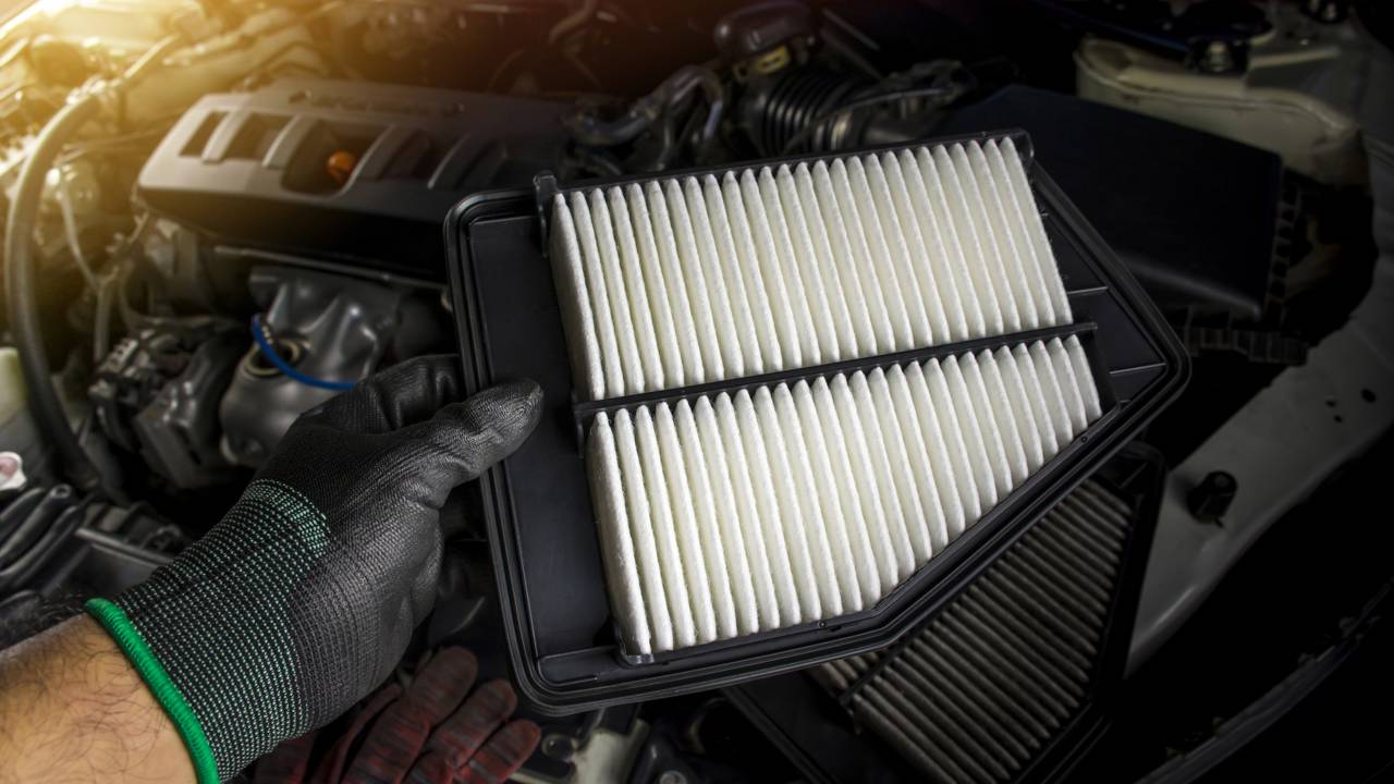 Filtro de ar sujo pode aumentar consumo e reduzir potência do carro