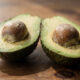 As vantagens de consumir abacate com frequência e os reflexos no dia a dia