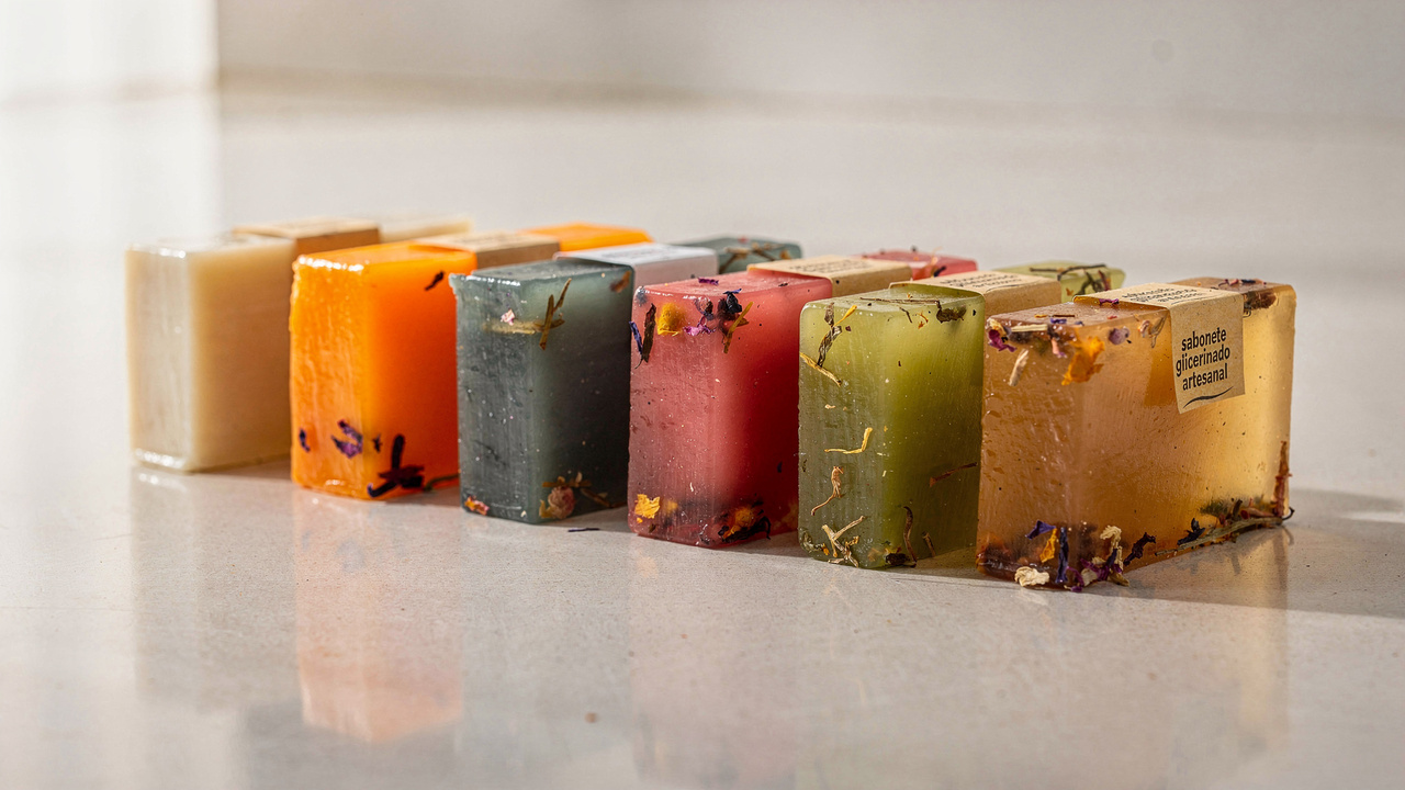 Melhor método para corte e embalagem de sabonetes garante acabamento profissional e luxuoso