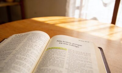 Versículo do dia: Isaías 41:10 — Quando o medo tenta dominar, Deus sustenta