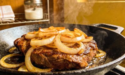 O truque simples que fará seu bife acebolado ficar perfeito para o almoço e pronto em 5 minutos