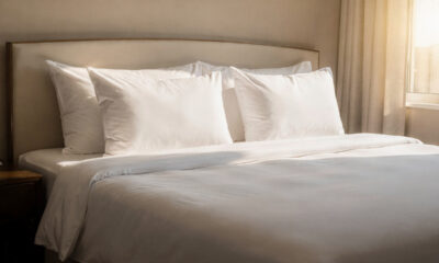 Por que hotéis colocam tantos travesseiros na cama: não é só estética, é conforto sob medida
