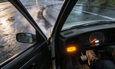 Por que o carro parece não parar com o freio ABS e o que fazer corretamente em uma emergência