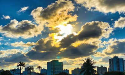Sensação de clima instável surge mesmo com céu limpo e chama atenção