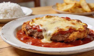 Como fazer um bife à parmegiana clássico crocante e gratinado perfeito para seu almoço