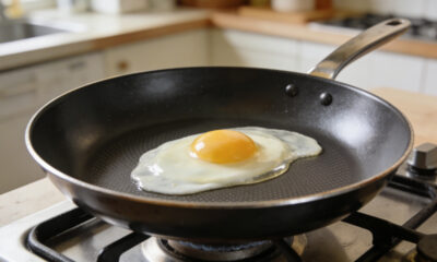 Adeus panela que gruda: esse é o jeito mais fácil de limpar após fritar ovos e preservar o antiaderente