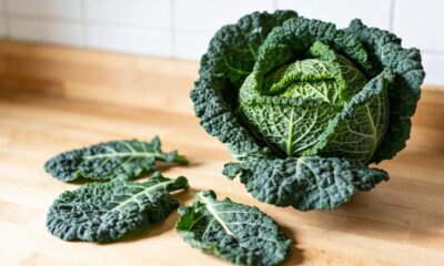Benefícios importantes do couve para a saúde e quem precisa ter cuidado ao consumir