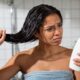 Com que frequência lavar o cabelo? Médicos alertam que muita gente está fazendo errado