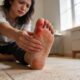 Como aliviar dores constantes nas articulações dos dedos dos pés mesmo sem ter tempo para parar totalmente a rotina