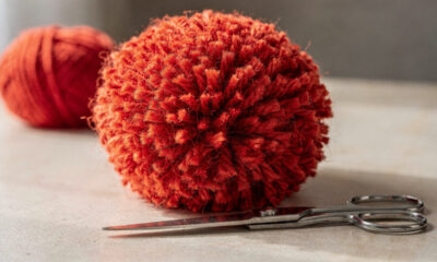 Aprenda agora como fazer pompom de lã redondo e volumoso de um jeito muito simples