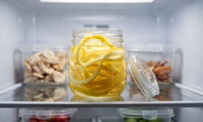 Adeus geladeira com cheiro forte: esse truque com limão e álcool reduz odor em 24–72h sem muito esforço