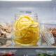 Adeus geladeira com cheiro forte: esse truque com limão e álcool reduz odor em 24–72h sem muito esforço