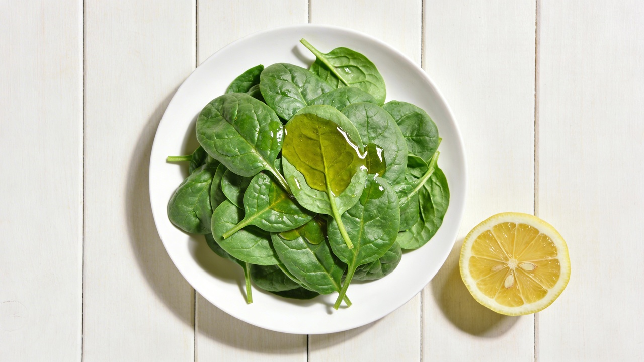 Como encaixar folhas verdes todos os dias na alimentação e aproveitar melhor ferro e vitaminas com truques simples
