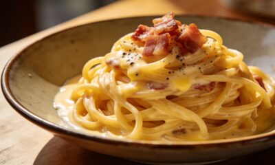 Esta carbonara rende 6 porções, usa poucos ingredientes e alcança cremosidade sem creme de leite