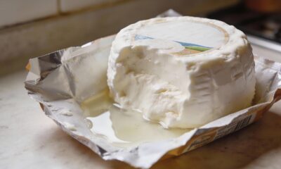 Queijo minas frescal solta água na embalagem e isso é mais comum do que parece