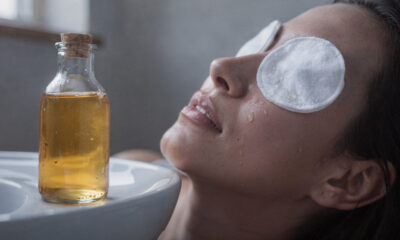 Chá de camomila gelado no rosto viraliza e promete frescor imediato na rotina matinal