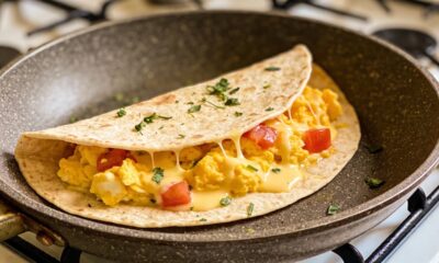 Junte tortilha com ovos e queijo e faça um café da manhã que fica pronto em poucos minutos