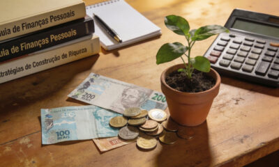 3 cartas do tarô indicam crescimento financeiro constante ao longo do tempo