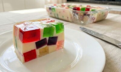 Com alguns sabores de gelatina e um creme básico, você cria uma sobremesa colorida que parece complicada, mas não é