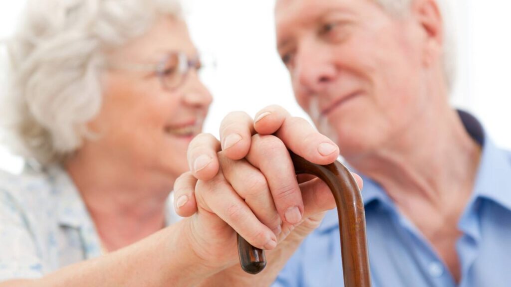 Dicas de autocuidado para idosos que fazem diferença na rotina e na saúde