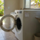 Deixar a porta da máquina de lavar aberta pode ser tornar um problema
