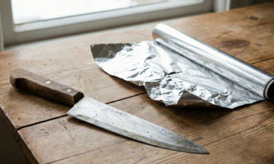 Com apenas algumas folhas de papel alumínio, você devolve o corte às suas facas