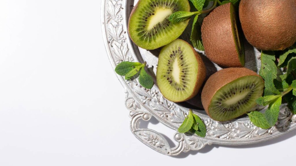Kiwi faz bem para quê e por que ele é considerado uma fruta tão completa