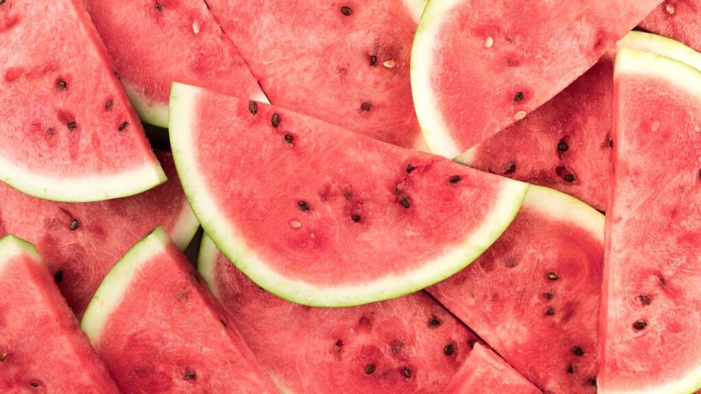 Benefícios da melancia vão além da hidratação, consumo regular pode ajudar na saúde do coração