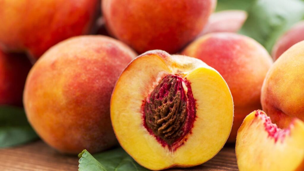 Para que serve o pêssego e como essa fruta pode melhorar sua saúde