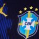 Camisa azul da seleção brasileira, com logo Jordan dourado e escudo CBF com cinco estrelas.