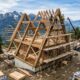 Sem experiência, ele constrói uma casa A-Frame de luxo em 9 meses e impressiona