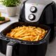 7 dicas para usar air fryer melhor e deixar os alimentos mais crocantes no dia a dia