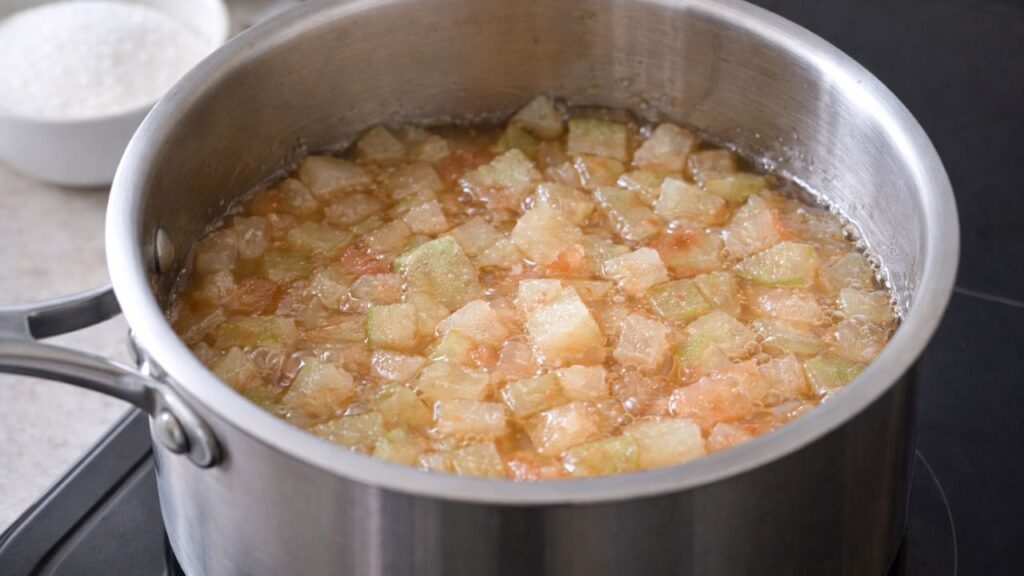 Aprenda como usar casca de melancia e transforme o que iria para o lixo em preparo útil na sua cozinha