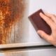 Aprenda como eliminar ferrugem da geladeira em 17 minutos e recuperar o visual sem esforço