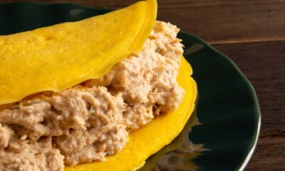 Crepioca de peito de peru pronta em poucos minutos, com textura cremosa e sabor marcante