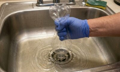 Um entupimento no cano pode ser resolvido sem desentupidor nem químicos com um truque simples