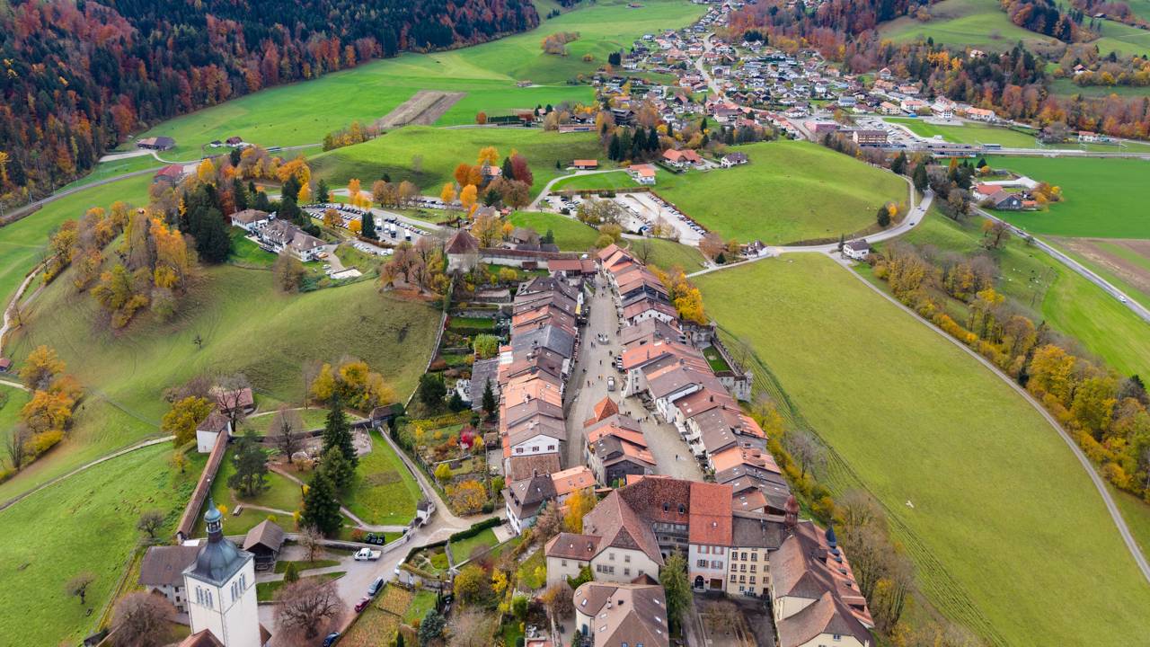 Cidades pequenas da Europa que parecem saídas de outro mundo e encantam quem visita