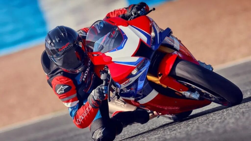 Honda lança Fireblade SP 2026 e chega ao Brasil com mais de 200 cv e foco em pista