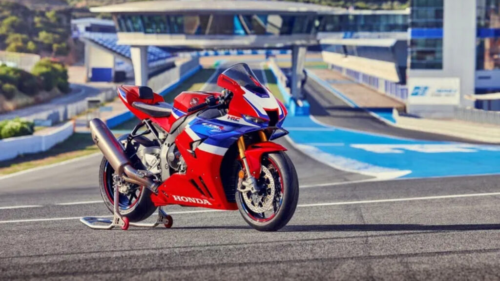 Honda lança Fireblade SP 2026 e chega ao Brasil com mais de 200 cv e foco em pista
